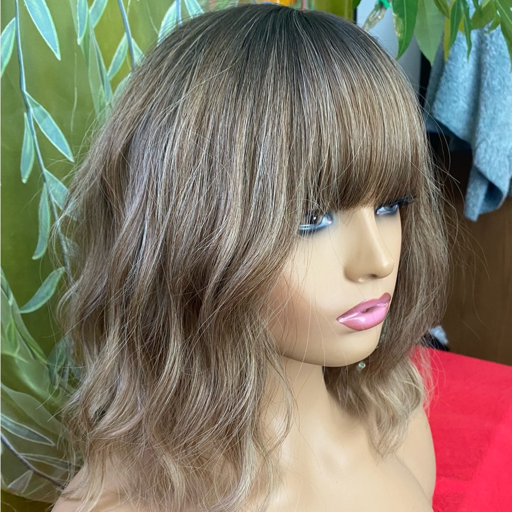 CLEARANCE dark blonde/ ash strawberry brown highligted bob